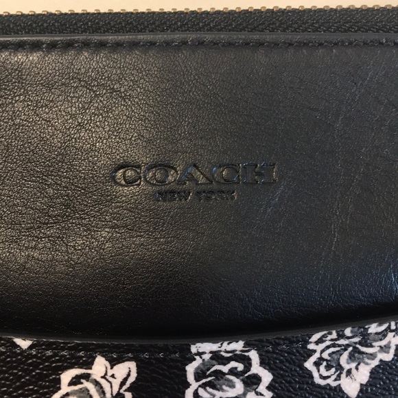 Coach Tech Case in Floral Print Canvas - Picture 7 of 7